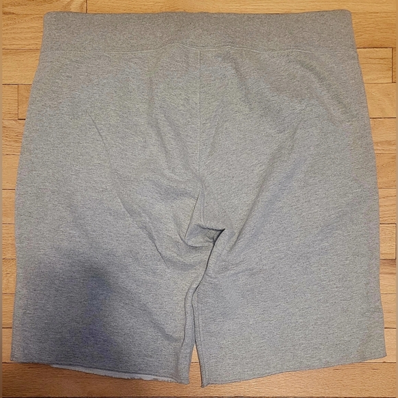 Gray Fruit of the loom Shorts- size XL - Picture 4 of 5